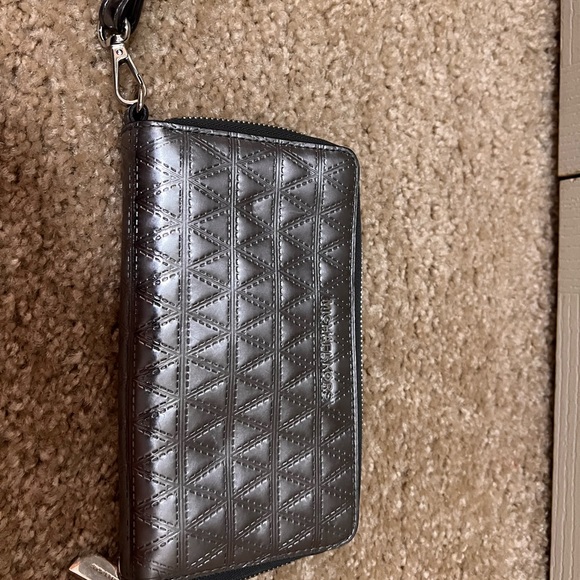 Metallic silver Michael’s Kors tote with large wallet - Picture 5 of 6